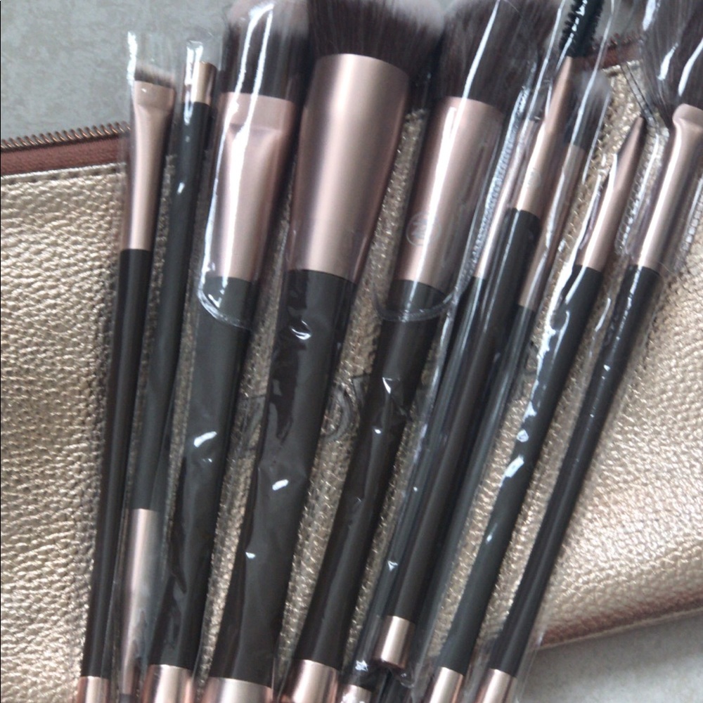 Makeup brushes